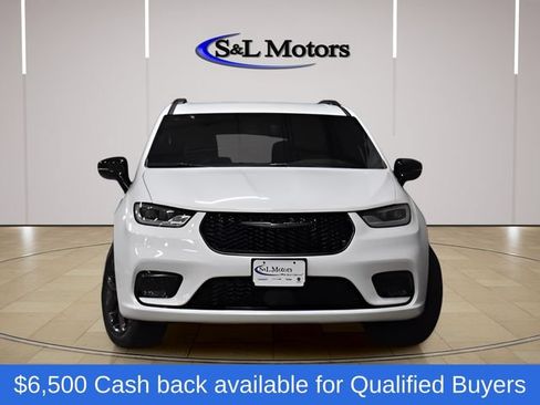 New 2026 Chrysler Pacifica Select w/ S Appearance Package FWD image 3