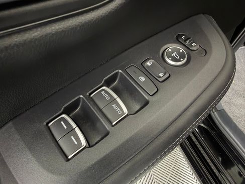 Certified 2025 Honda HR-V EX-L image 11