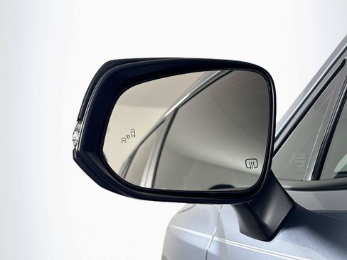 Certified 2025 Toyota Corolla Cross LE w/ Moonroof Package FWD image 5