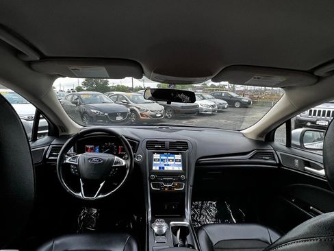 Used 2018 Ford Fusion SE w/ Equipment Group 201A image 32