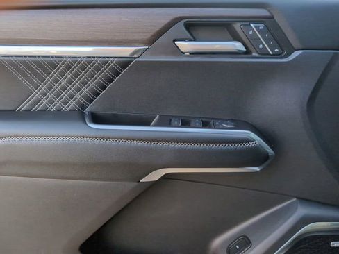 Used 2024 GMC Acadia Denali image 23