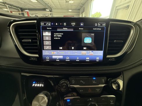 New 2027 Chrysler Pacifica Select FWD image 24