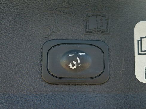 Used 2017 Ford Escape Titanium image 4