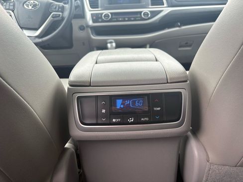 Used 2019 Toyota Highlander Limited AWD/4WD image 25