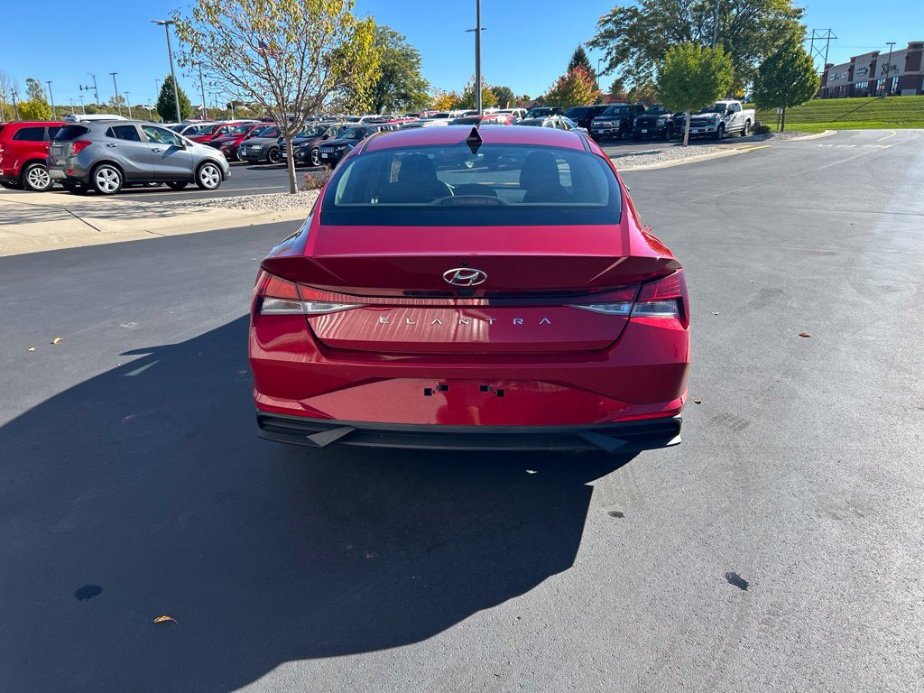 Used 2022 Hyundai Elantra SEL FWD image 5