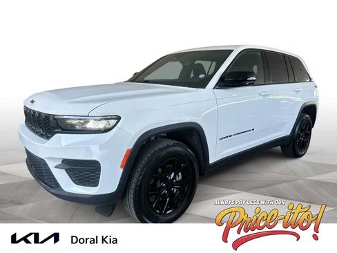 Used 2025 Jeep Grand Cherokee Altitude RWD image 1