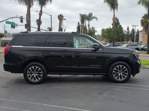 Used 2025 Ford Expedition Platinum AWD/4WD image 2