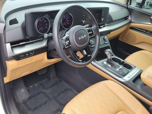 Used 2022 Kia Carnival LX FWD image 21