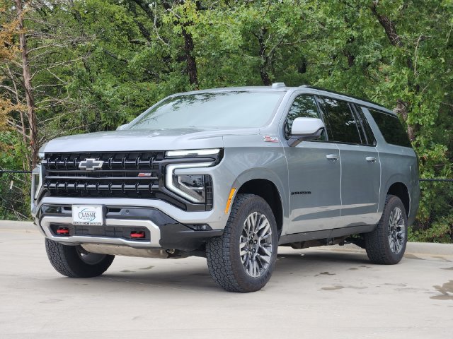 Used 2025 Chevrolet Suburban Z71 AWD/4WD image 4