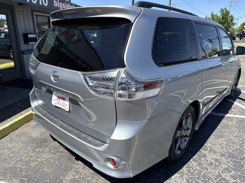 Used 2011 Toyota Sienna SE w/ Preferred Pkg FWD image 8