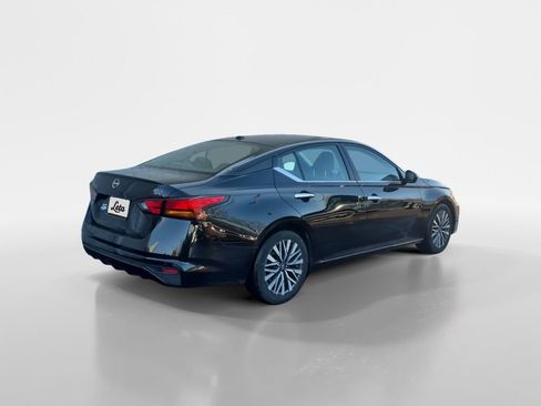 Used 2023 Nissan Altima 2.5 SV image 4