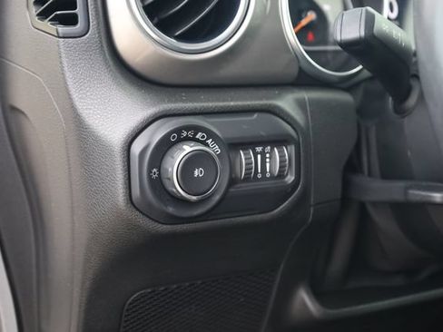 Used 2019 Jeep Wrangler Unlimited Sahara w/ Safety Group AWD/4WD image 12