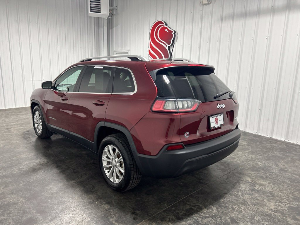 Used 2019 Jeep Cherokee Latitude w/ Cold Weather Group FWD image 2
