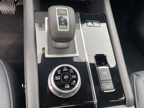 New 2025 Mitsubishi Outlander 4WD Plug-In Hybrid image 14