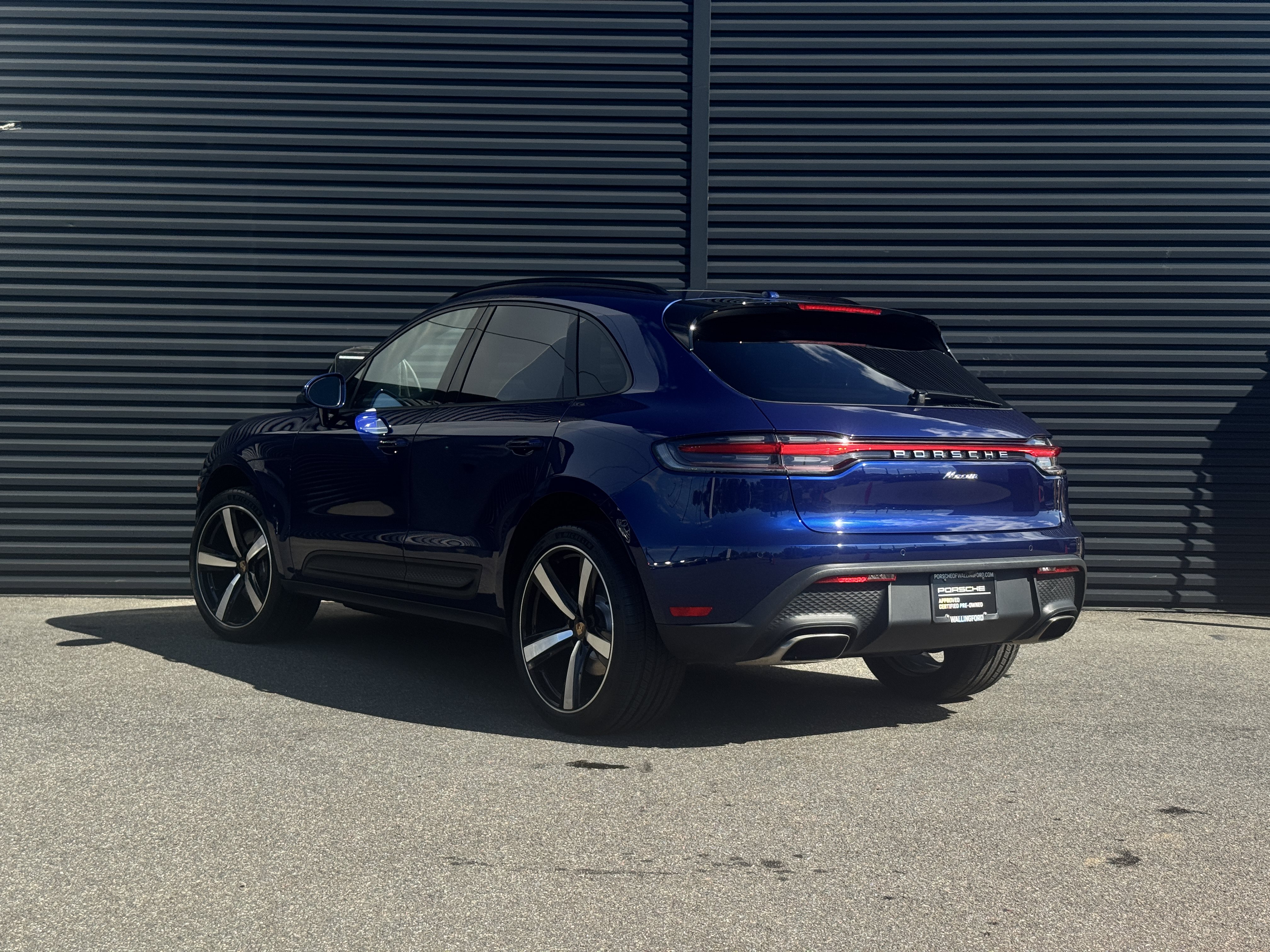 Certified 2023 Porsche Macan AWD/4WD image 3