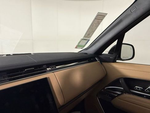 New 2025 Land Rover Range Rover Long Wheelbase SE image 12