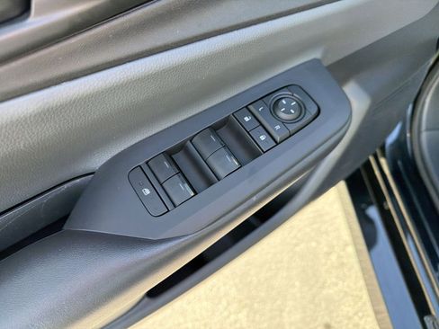 Used 2023 Toyota Prius LE image 18