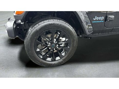 Used 2025 Jeep Wrangler Sahara w/ Safety Group image 22