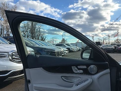 Used 2015 Mercedes-Benz C 300 4MATIC Sedan image 9