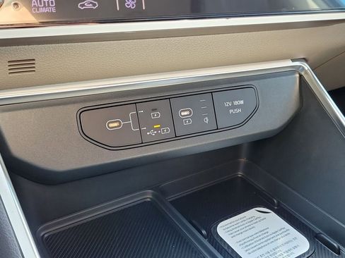 New 2026 Kia Carnival EX FWD image 33