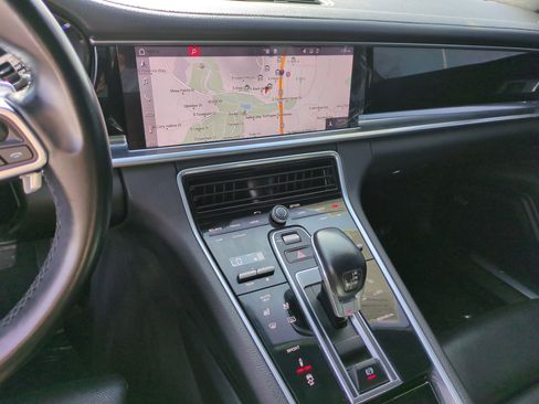 Used 2018 Porsche Panamera 4 image 26