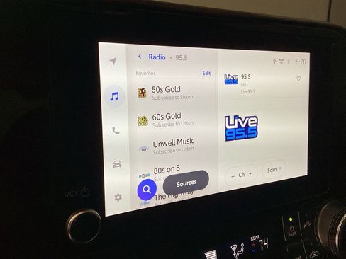 Certified 2023 Toyota Highlander XLE image 14