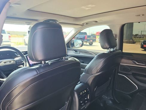 Used 2022 Jeep Grand Cherokee L Limited w/ Luxury Tech Group II AWD/4WD image 20