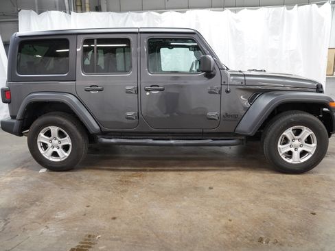 Used 2022 Jeep Wrangler Unlimited Sport AWD/4WD image 2