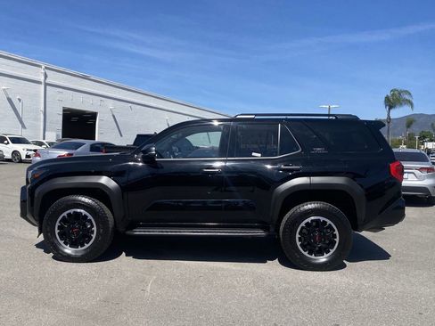 Used 2025 Toyota 4Runner TRD Off-Road image 2