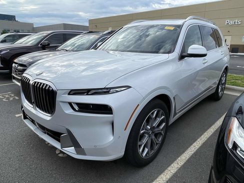 Used 2025 BMW X7 xDrive40i AWD/4WD image 2