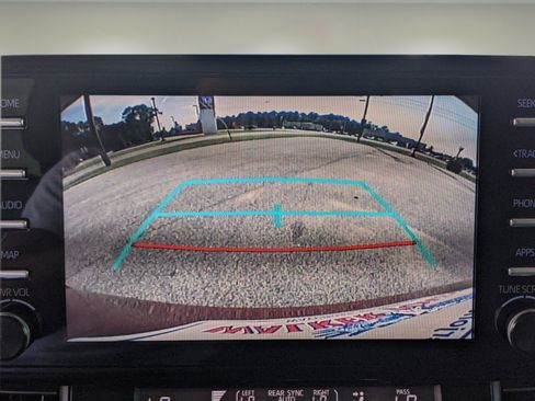 Used 2021 Toyota Sienna XLE w/ XLE Plus Package image 21