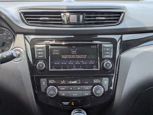 Used 2022 Nissan Rogue Sport SL FWD image 5