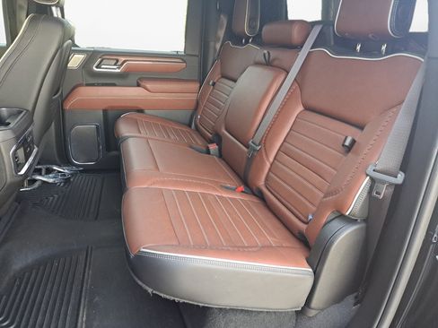 Used 2024 GMC Sierra 2500 Denali Ultimate AWD/4WD image 11