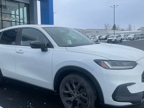 Used 2023 Honda HR-V Sport image 6