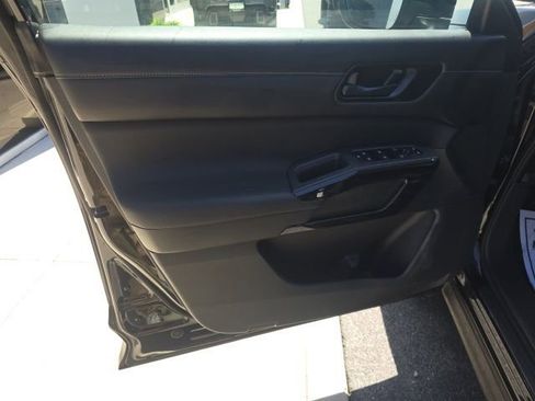 Used 2025 Nissan Pathfinder SV w/ Black Appearance Package AWD/4WD image 10