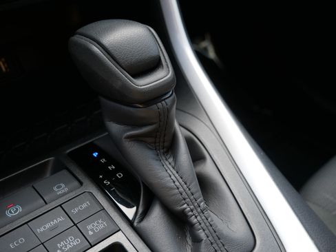Used 2025 Toyota RAV4 XLE AWD/4WD image 28