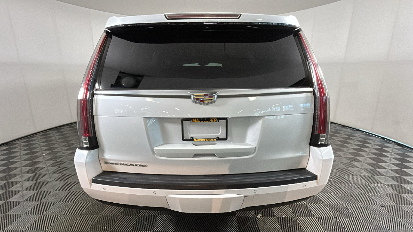 Used 2018 Cadillac Escalade Luxury AWD/4WD image 4