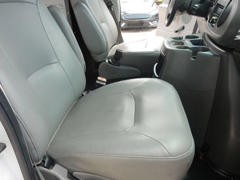 Used 2003 Ford E-250 and Econoline 250 Extended RWD image 27