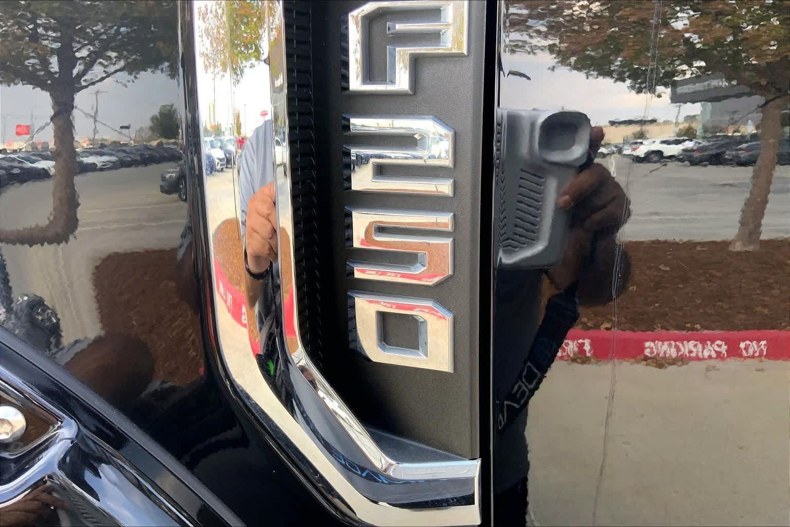 Used 2019 Ford F250 Platinum w/ Platinum Ultimate Package AWD/4WD image 32