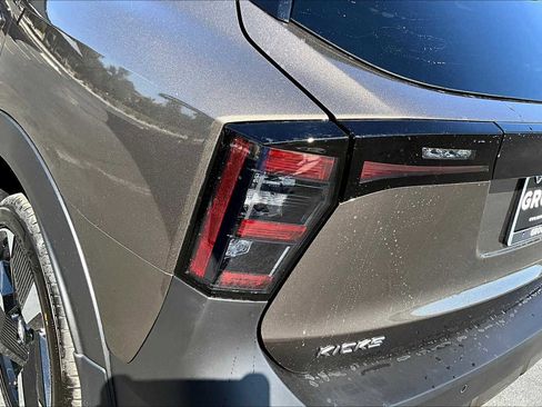 New 2026 Nissan Kicks SR image 14