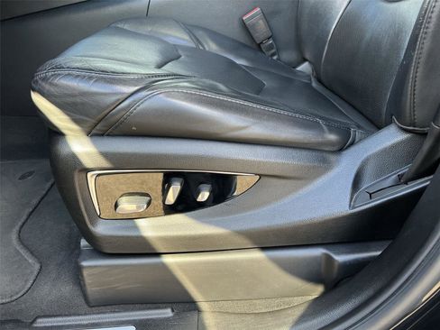 Used 2018 Cadillac Escalade Luxury image 12