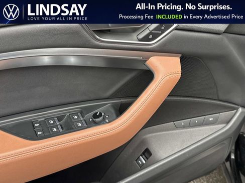 Used 2022 Audi e-tron Premium AWD/4WD image 18