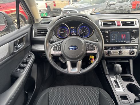 Used 2017 Subaru Outback 2.5i Premium image 11