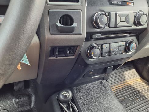 Used 2018 Ford F550 4x4 Regular Cab Super Duty image 10