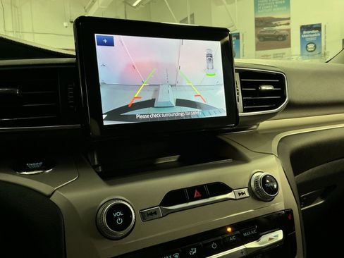 Used 2022 Ford Explorer XLT w/ Equipment Group 202A image 20