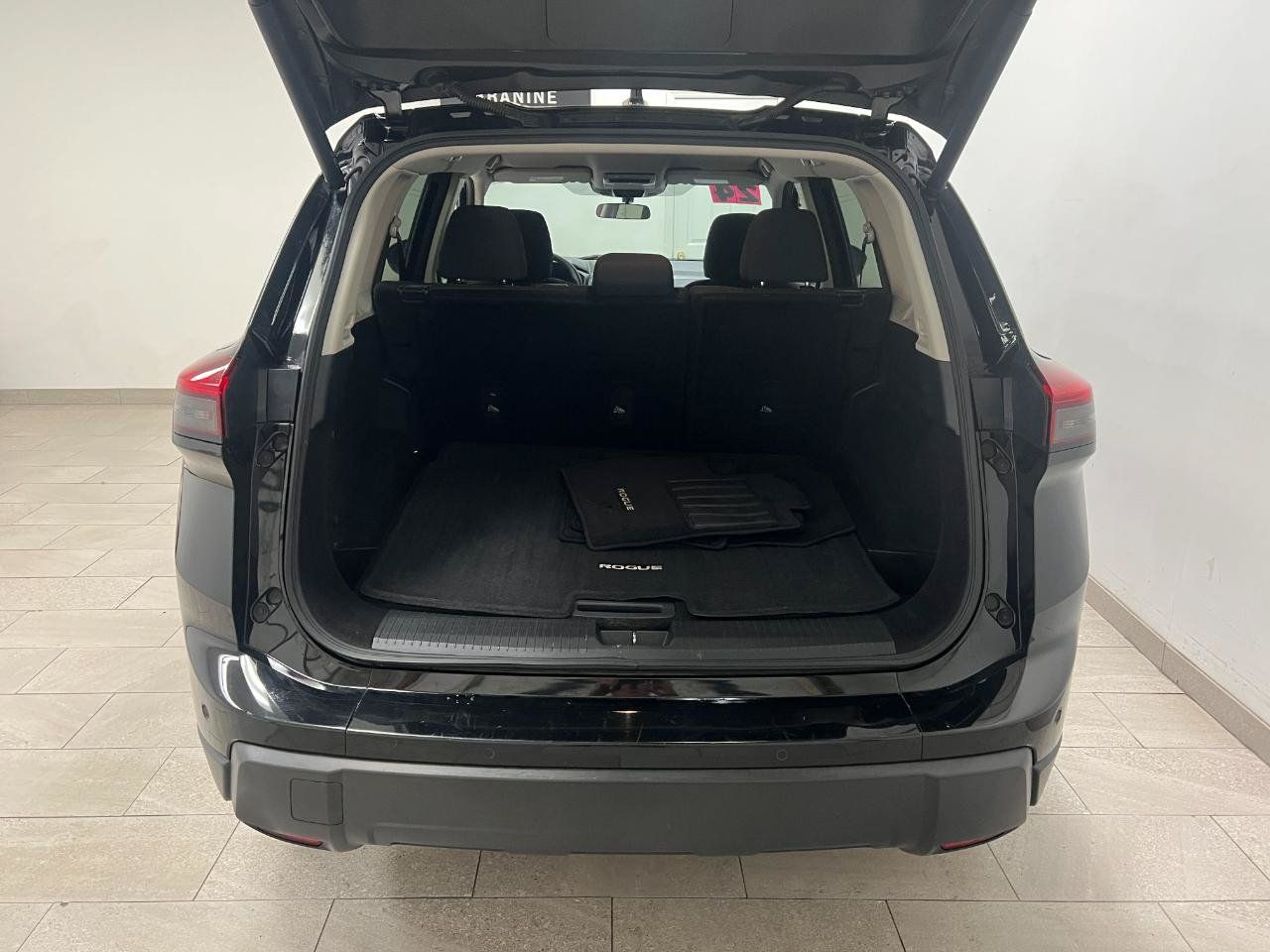 Used 2024 Nissan Rogue SV FWD image 15