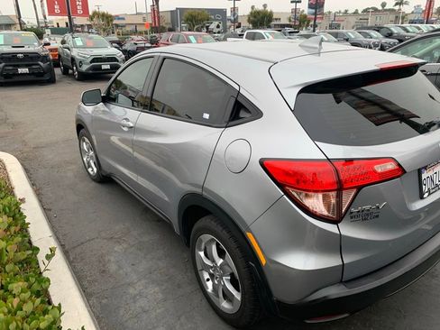 Used 2017 Honda HR-V LX image 7