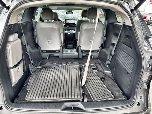 Used 2025 Toyota Sienna XLE image 33