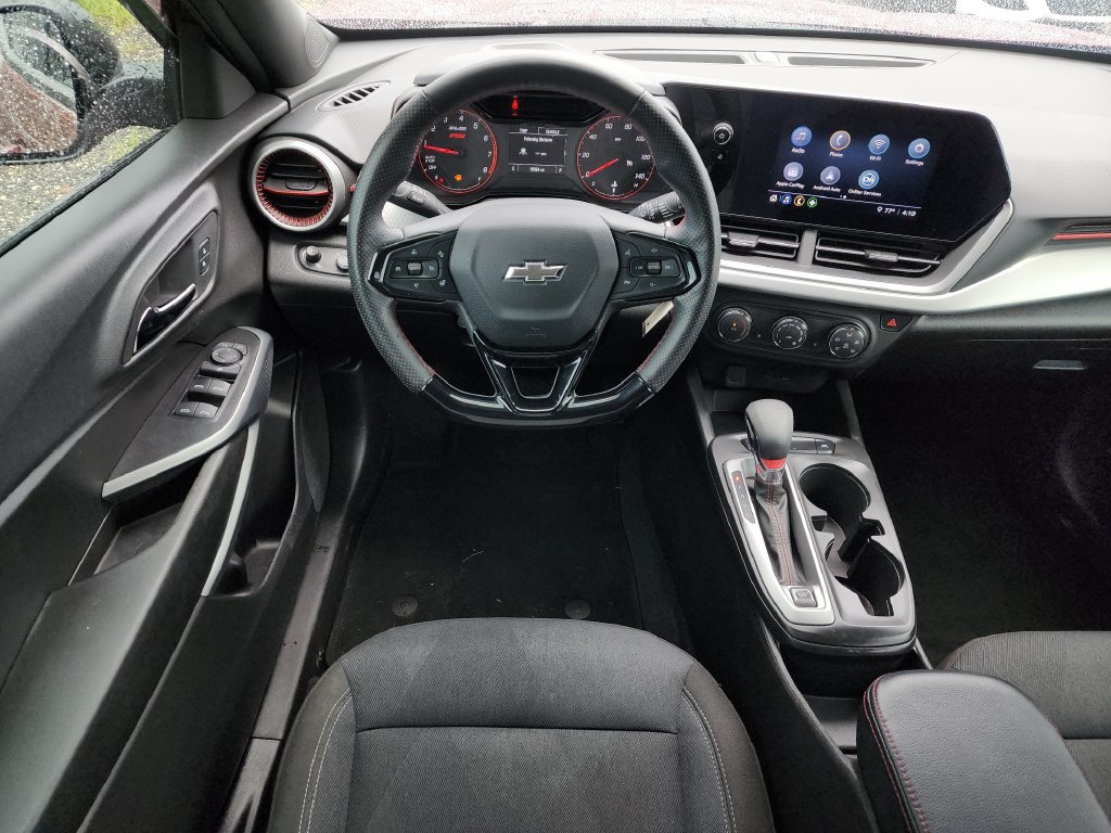 Used 2025 Chevrolet Trax RS FWD image 14