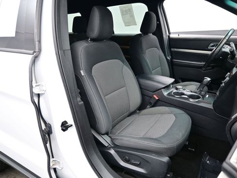 Used 2019 Ford Explorer XLT w/ Equipment Group 201A image 14